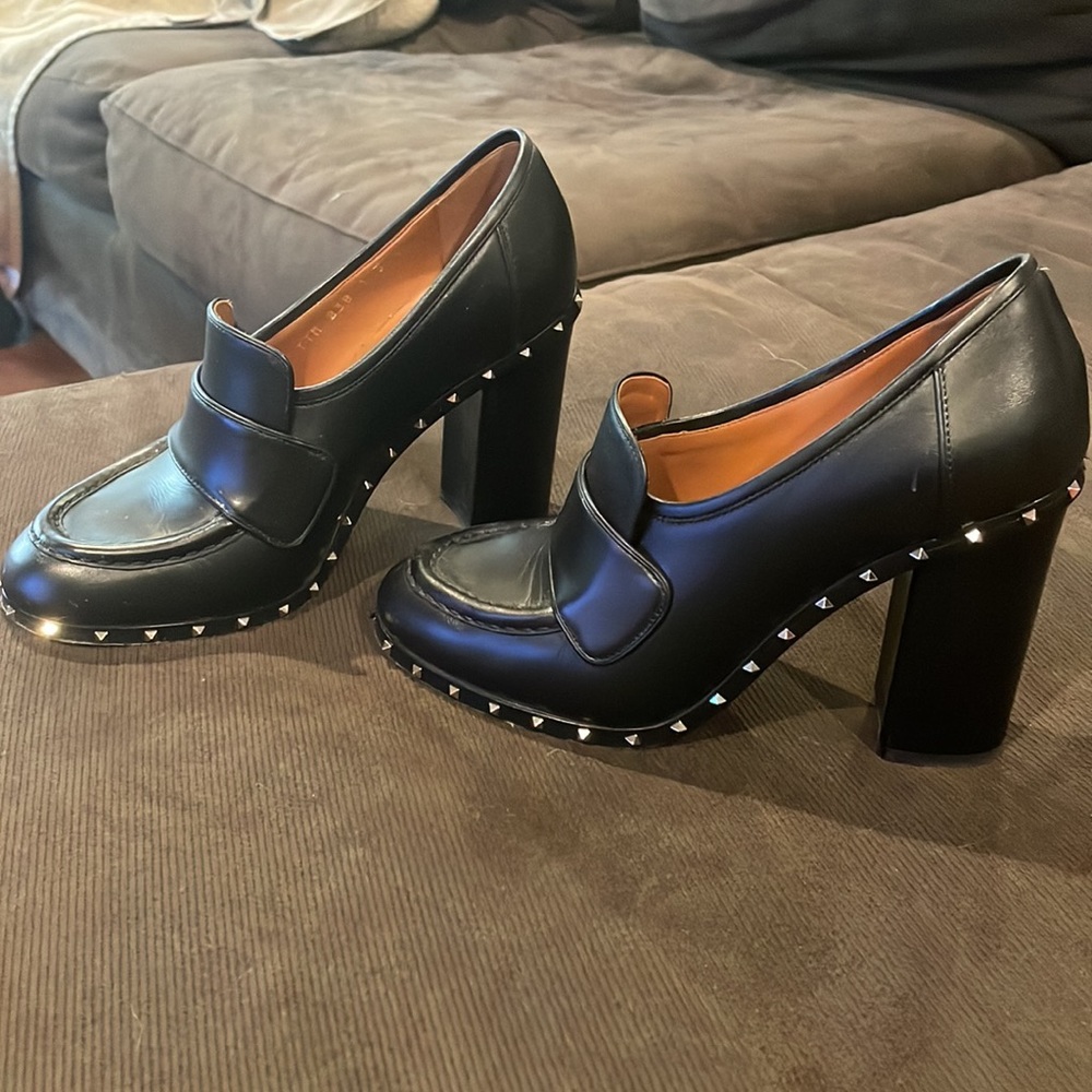 Valentino Garavani Soul Stud Loafer Pump, black with cute studs, Size 37 1/2!